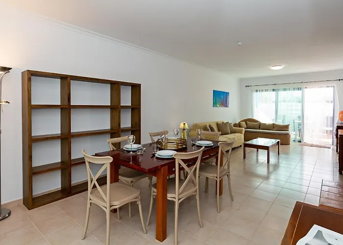 Vila 3br - Private Heated Pool - Parking